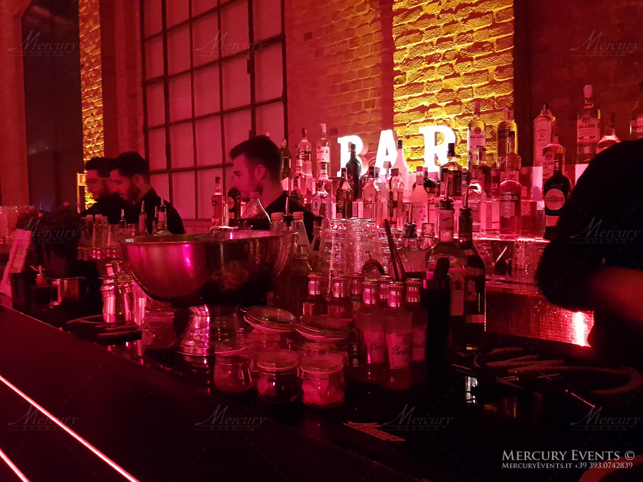 Nuova Jaguar ePace - Area 56 - Open bar Cocktail